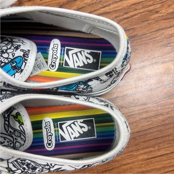 Vans Kids' White Crayola Multicolor Graphic Canvas Sneakers Size 1.5 EUC - Picture 3 of 9